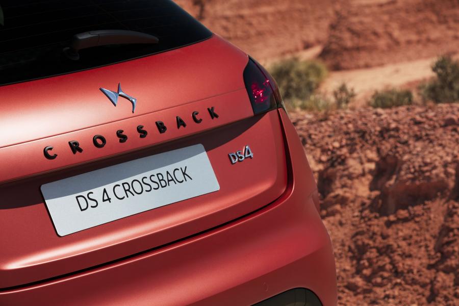 Логотип DS 4 Crossback Terre Rouge 2016 года  (фото 12 из 16)